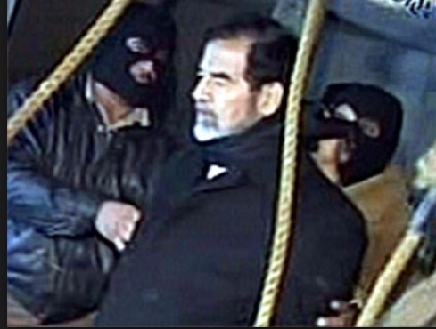 جندي أمريكي يخرج عن صمته .. هذا ما حصل اثناء إعدام صدام حسين.. وماذا كان أخر طلب له ؟