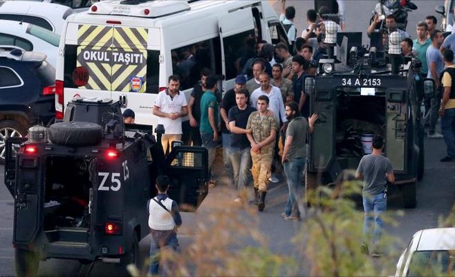 السلطات التركية تفصل 8 آلاف شرطي ودركي