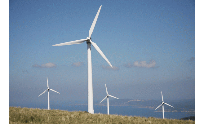 7 مشاريع لإنتاج 400 ميغاواط طاقة من الشمس والرياح