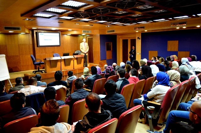 محاضرة حول دستور الأدوية الأمريكي في كلية الصيدلة بجامعة عمان الأهلية