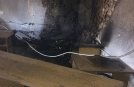 بالصور .. حريق في مختبر حاسوب لاحدى المدارس الخاصة في العقبة