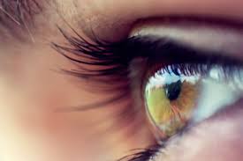 دراسة حديثة .. النظر في العينين يعطي شعورا بالنشوة