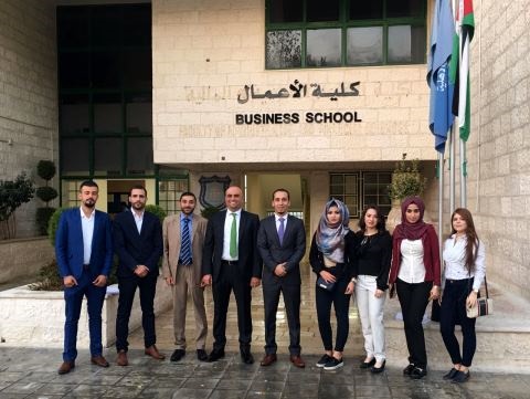 فريق كلية الأعمال في جامعة عمان الأهلية يشارك في مسابقة تحدي