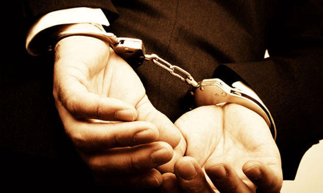 القبض على شخصين ارتكبا 12 قضية سرقة في عمان