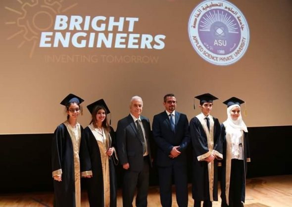 طلبة مدارس النظم الحديثة مبدعون في مجال الروبوت والهندسة وتكنولوجيا المعلومات في برنامج Bright Engineers