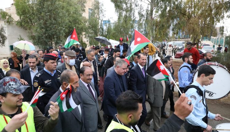 وزير الشباب يشارك بمسيرة في الزرقاء تحت عنوان: "لا للمخدرات.. نعم للحياة"