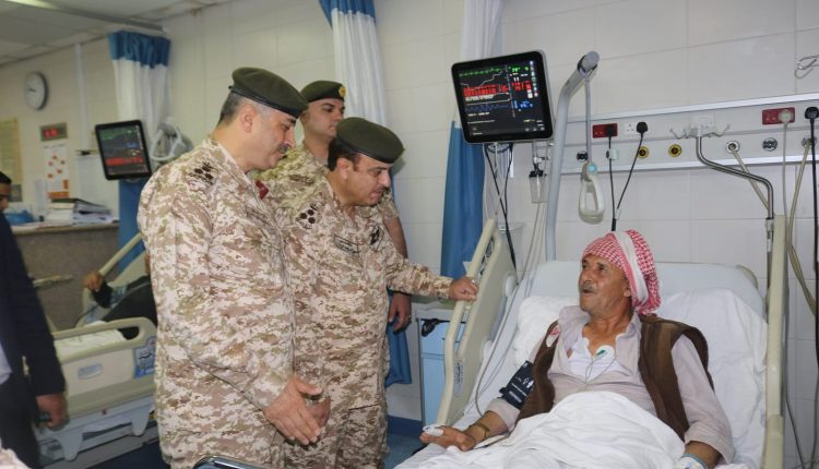 كبار ضباط القوات المسلحة يعودون المرضى في المستشفيات العسكرية