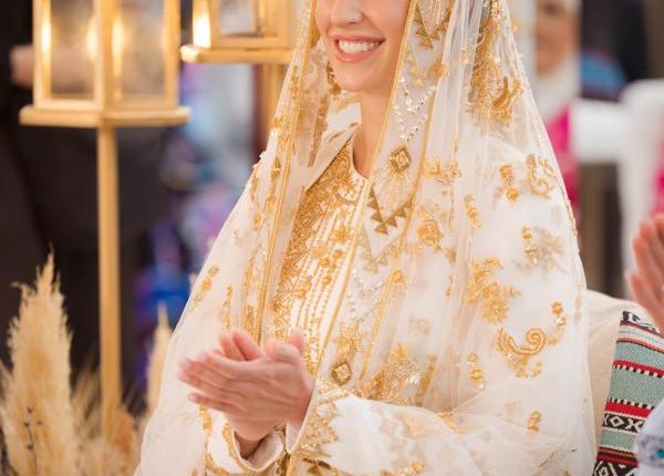 "أراك فتحلو لدي الحياة" .. مصممة فتسان الآنسة رجوة تكشف تفاصيله