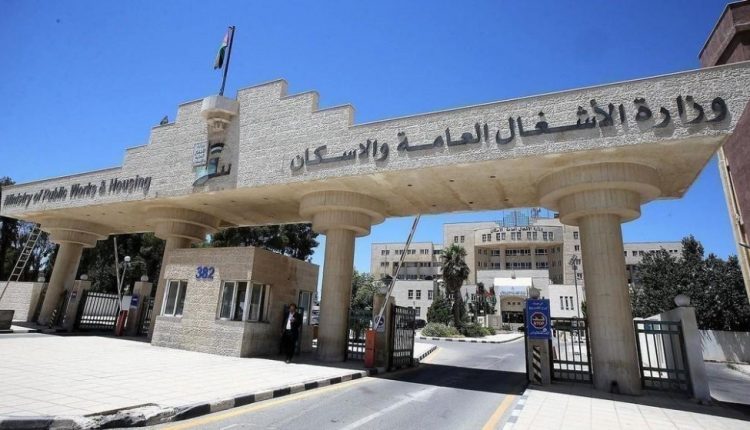 الأشغال: إعادة حركة السير القادم من طبربور باتجاه الزرقاء إلى جسر الشهيد غدا