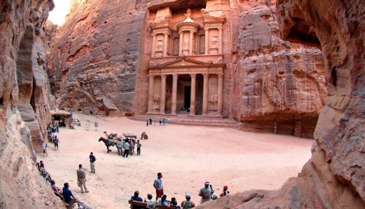 "ليالي البترا" تمزج الحاضر الثقافي بعبق الماضي