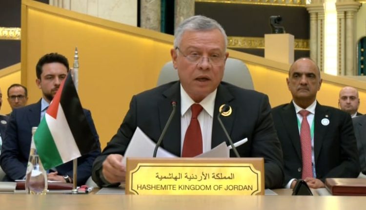 الملك يلقي كلمة في القمة العربية في جدة