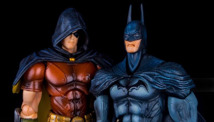 تطورت عبر العصور وواكبت التحولات.. الشاشة تغير ملامح "سوبرمان" و"باتمان"