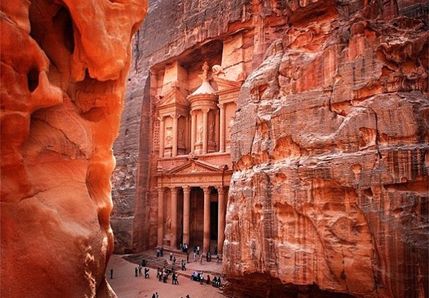 حركة سياحية نشطة تشهدها مدينة البترا