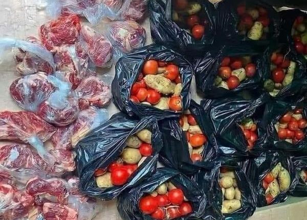 رماثنة يوزعون طعام عرس ابنهم .. والوزير ربيحات يعلق "بيت للكرم الأردني"