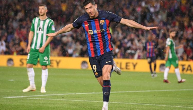 سجل 33 هدفا بجميع البطولات.. ليفاندوفسكي يحقق إنجازا غاب عن برشلونة 26 عاما