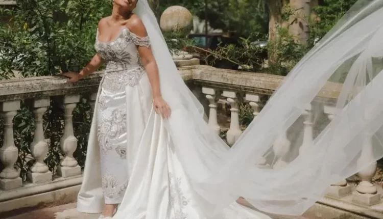 مينا الشيخلي ترتدي فستان زفاف عمره 33 عاماً