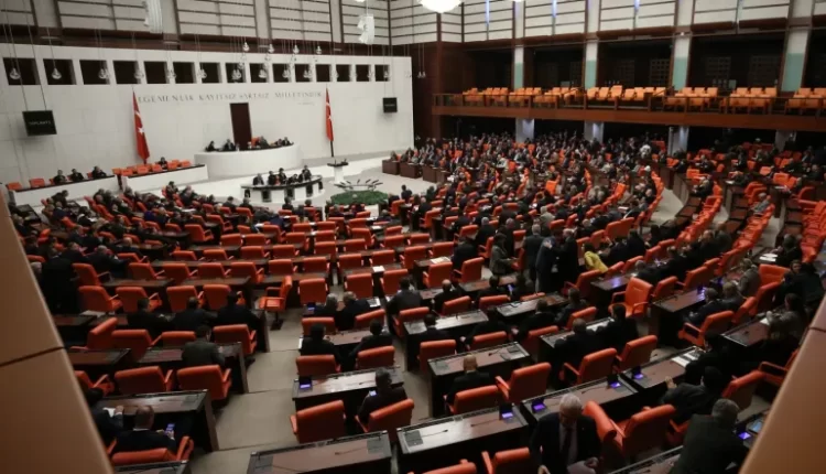 هيئة الانتخابات التركية تعلن رسميا عدد مقاعد الأحزاب في البرلمان