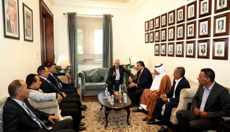 معالي رئيس الديوان الملكي الهاشمي يلتقي أعضاء نادي الروضة الرياضي