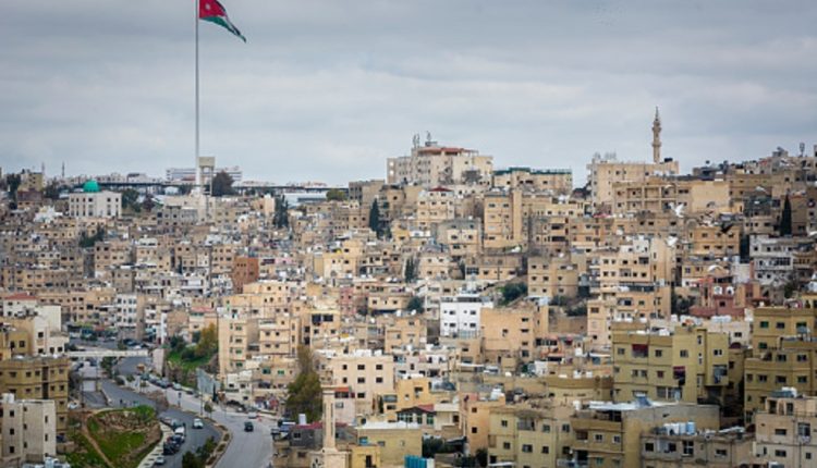 5 إصابات بين العاملين احدها حرجة .. اعتداء على محل في عمان