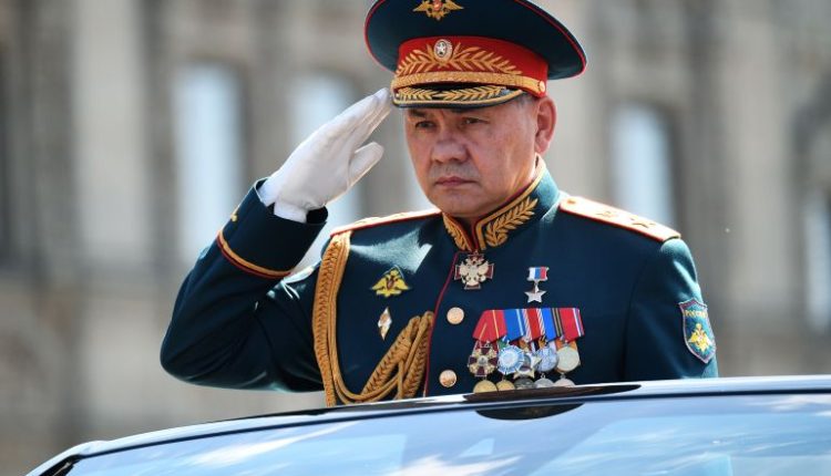 الرجل متوار عن الأنظار.. تايمز: هل أُقيل شويغو؟