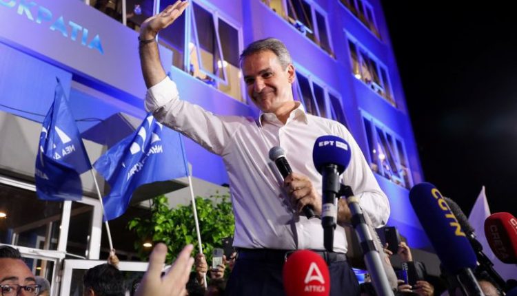 ميتسوتاكيس يفوز بولاية ثانية في الانتخابات اليونانية ويتعهد "بإصلاحات كبرى"