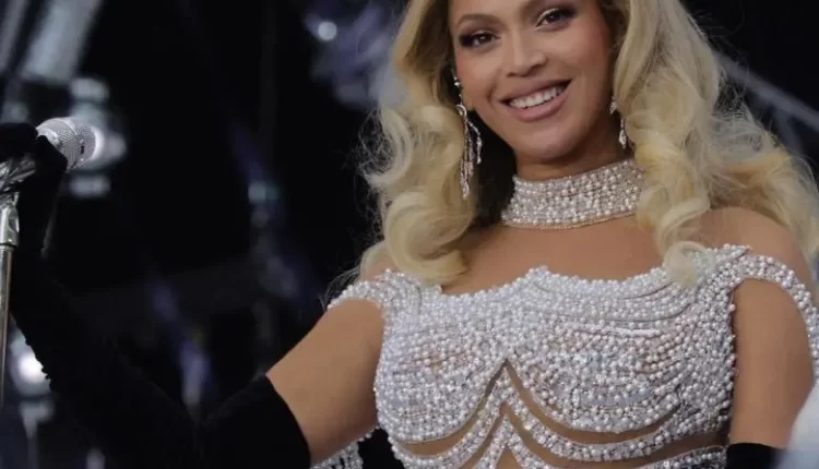 بيونسيه تكشف عن جنس مولود ثنائي على المسرح في ألمانيا