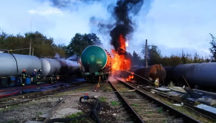 حاكم فورونيج الروسية: اندلاع نيران في خزان وقود داخل مستودع نفط بالمنطقة