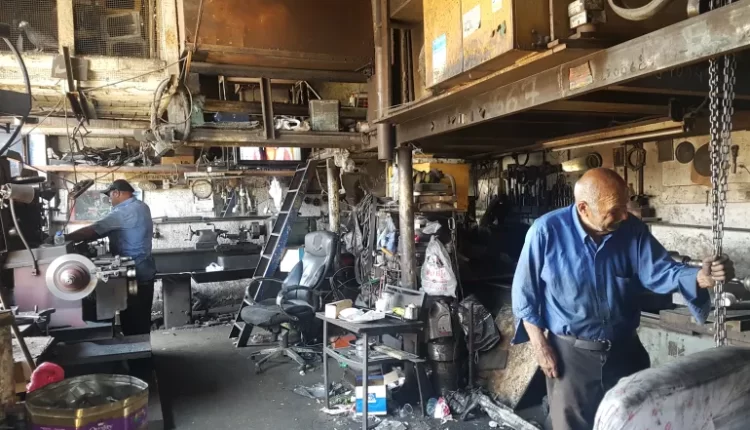 أحد معالم المنطقة الصناعية بالقدس.. جريس مريبع يرفض مجاراة التكنولوجيا ويقاوم محاولات التهويد