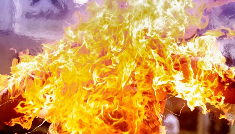 أشعل بجسده النيران.. طبق دش يقتل عريساً في مصر