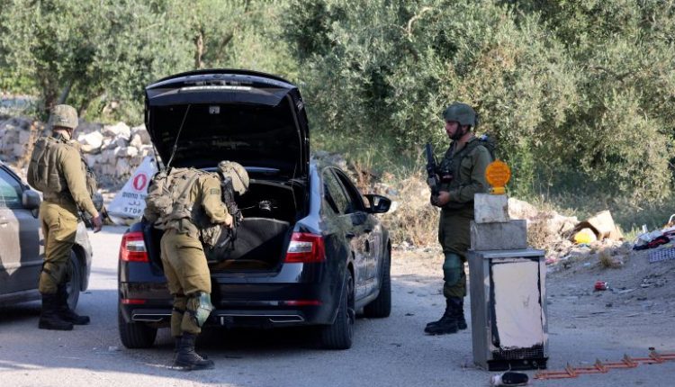 إطلاق نار على دورية إسرائيلية جنوب نابلس والاحتلال يغلق قرى فلسطينية