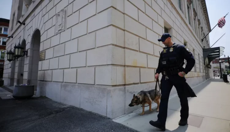 التهم التي وجهت للضابط الأميركي تيشيرا