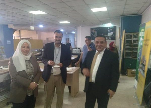 الداوود يتفقد سير العمل في مركز الخدمات الدولي