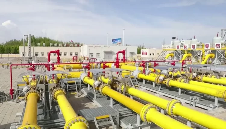 انخفاض مفاجئ في مخزونات النفط الخام الأميركية وارتفاع مخزونات الوقود