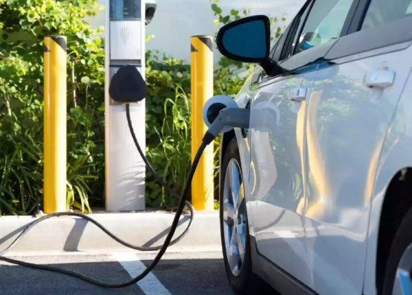 بينها شحن المركبات منزليًا .. التعرفة الاختيارية ترفع أسعار الكهرباء بالذروة وتخفض خارجها