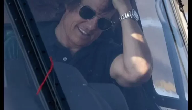 توم كروز يستعرض عضلاته في هليكوبتر لتصوير Mission Impossible 7