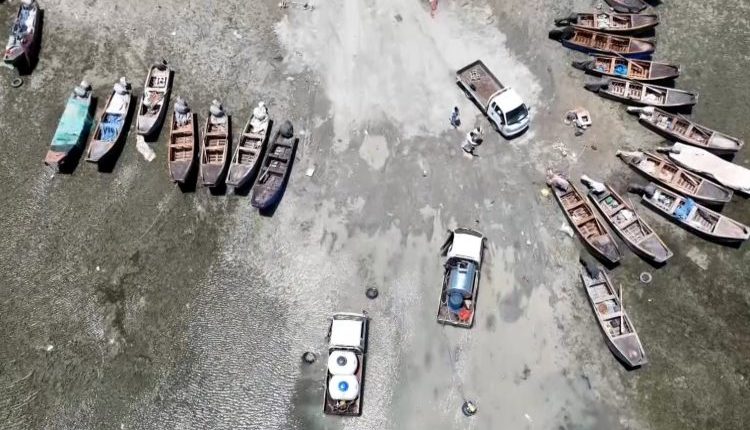 جفاف بحيرة الحبانية يتسبب بموجة نزوح في الأنبار