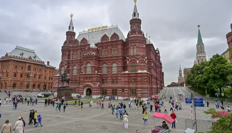 رفع القيود المفروضة في موسكو عقب تمرد فاغنر