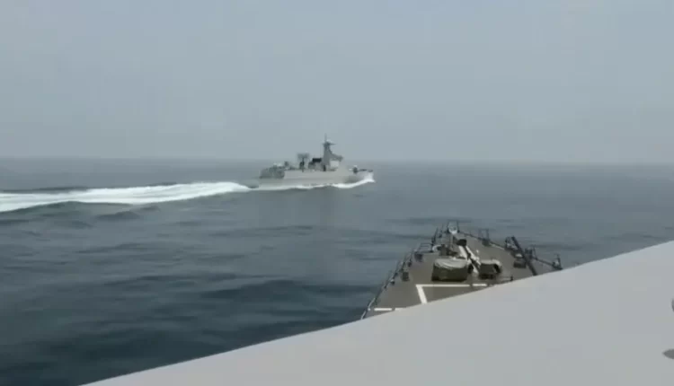 سفينة حربية صينية تعترض مدمرة أميركية "بشكل غير آمن" في مضيق تايوان