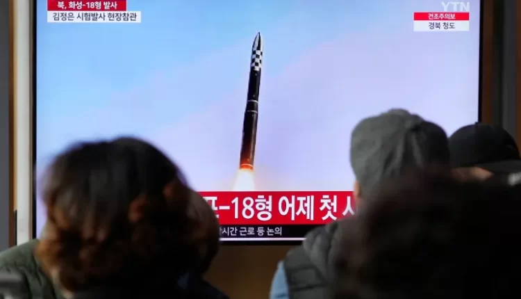 سقوط صاروخين باليستيين أطلقتهما بيونغ يانغ بالمنطقة الاقتصادية البحرية لليابان