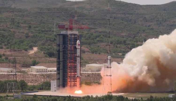 صاروخ صيني واحد يطلق 41 قمرا صناعيا دفعة واحدة