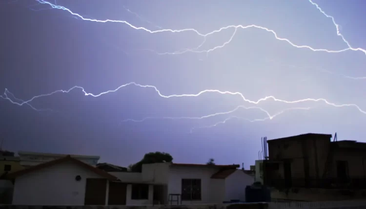 ضربات صاعقة تخلف 10 قتلى في إقليم البنجاب شرقي باكستان