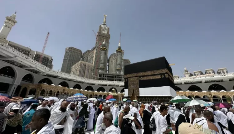 ضيوف الرحمن يتوافدون على البقاع المقدسة استعدادا لأداء مناسك الحج