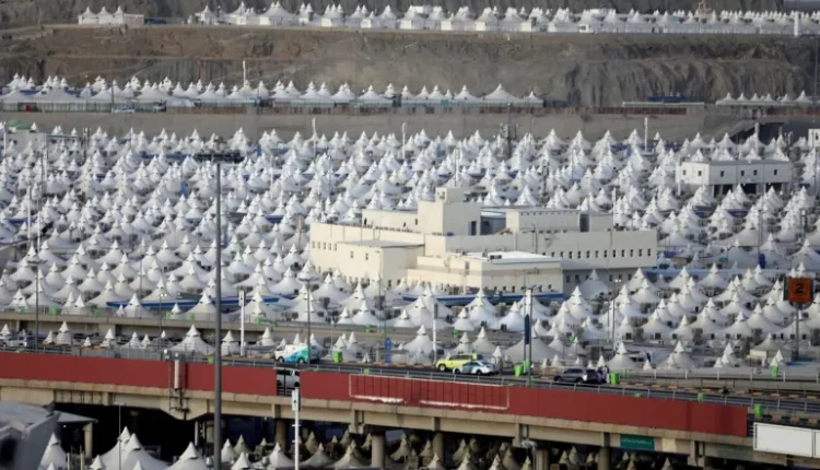 ضيوف الرحمن يتوجهون إلى منى لقضاء يوم التروية