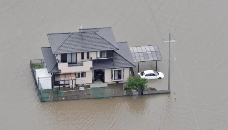 قتيل و3 مفقودين في أمطار غزيرة تسببت بفيضانات في اليابان