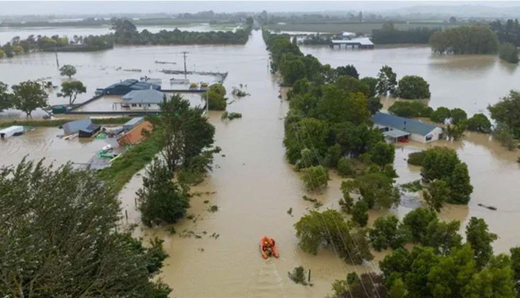 قتيلان وإجلاء آلاف الأشخاص جراء فيضانات في تشيلي