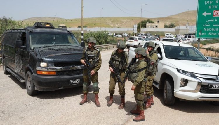 قوات الاحتلال تقتل شابا فلسطينيا عند حاجز قلنديا شمال القدس