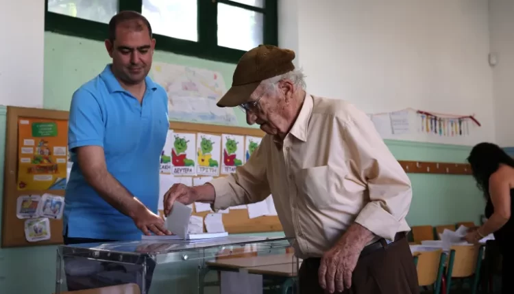كارثة غرق سفينة المهاجرين حاضرة.. اليونانيون يدلون بأصواتهم في ثاني انتخابات عامة خلال شهرين