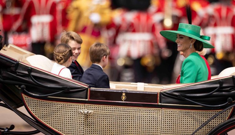 كيت ميدلتون وابنها الأمير لويس يسرقان الأضواء في Trooping the Colour
