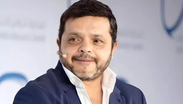 محمد هنيدي يتراجع عن تعليقه بعد سقوط لوحة إعلان كريم محمود عبد العزيز