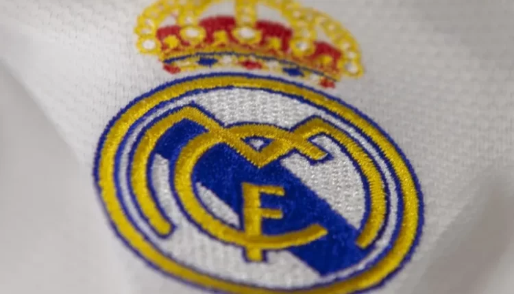 ريال مدريد يكشف عن قميصه الأساسي للموسم الجديد ورحيل بنزيمة يربك "أديداس"